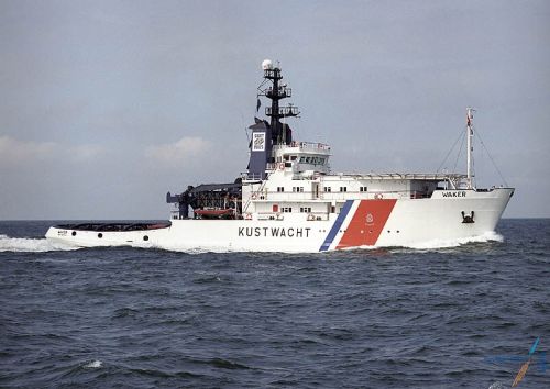 Zeesleepboot Waker op de Noordzee